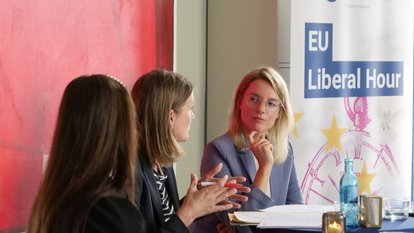 Die "Liberal Hour" mit Emma Powell, MP, Spokesperson for International Relations and Cooperation, Democratic Alliance, Sarah Bernardy, Head of Division Policy Issues Sub- Saharan Africa, African Union, Southern Africa, Great Lakes Region, Federal Foreign Office und Johanna Hans, FNF Referatsleiterin Europa