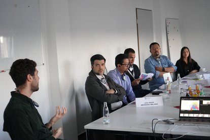 In Germany, at least 13 Million people have an impairment , around 8 Million having a severe disability. Even though this is a huge number of affected people, many parts in life and work are still not at all or not enough inclusive. People that are not affected or don´t know someone being impaired in any way might not see or understand the difficulties coming up, when movements are limited, hearing, speaking, the sight is impaired, or when psychological problems are affecting the daily life. Taking public t