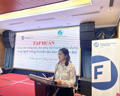 Women of Yen Bai on the Journey to Master Digital Technology