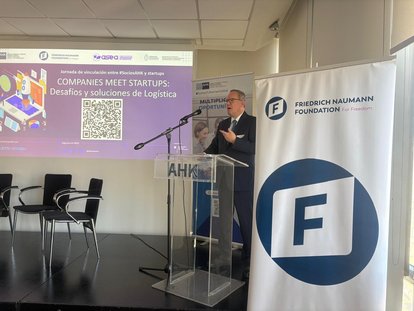 Dr. Hans-Dieter Holtzmann gave the welcoming remarks at the “Companies Meet Startups” event.