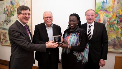 Verleihung des Walter-Scheel-Preises an Dr. Auma Obama