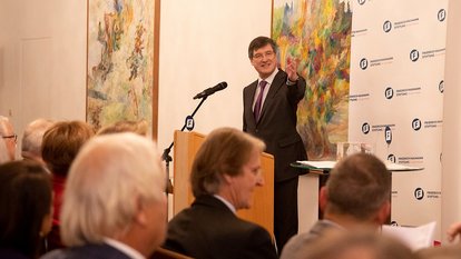 Karl-Heinz Paqué bei der Begrüßungsrede