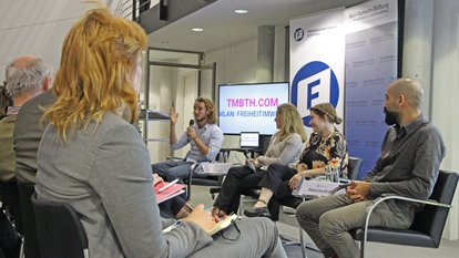 Die Berichte der Helfer stoßen auf ein interessiertes Publikum