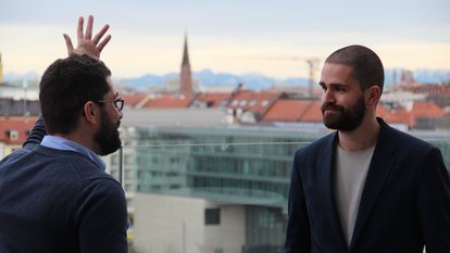 Diskussionen über den Dächern Münchens