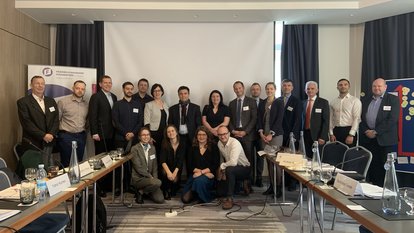 Gruppenfoto der liberalen Sicherheitsexperten mit Pawlo Klimkin, ehemaliger Außenminister der Ukraine