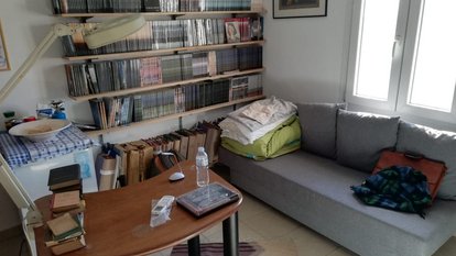 Das Zimmer, die ihm der griechische Literat Yorgo anvertraut hat. 