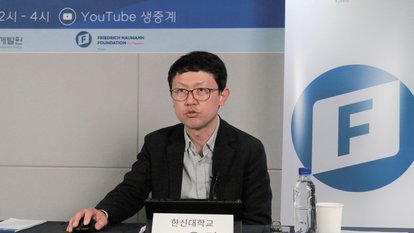 Mr. Kun in the discussion session