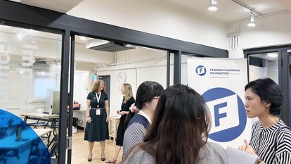 Networking between the guests