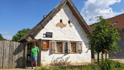 Donauschwäbisches Museum in Sremski Karlovci mit Kurator Stjepan Seder (serbisch) bzw. Stefan Söder (deutsch)