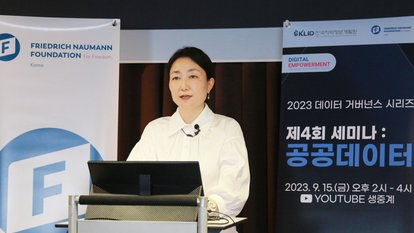 Prof Oh, the moderator