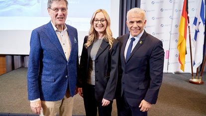 Prof. Karl-Heinz Paqué, Anna Staroselski und Yair Lapid