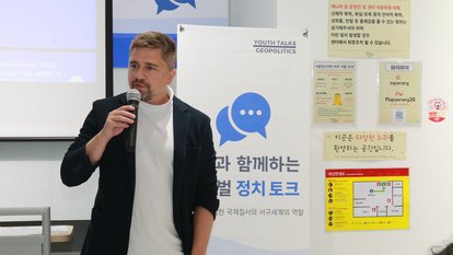 Frederic Spohr, Head of FNF Korea is giving a opening speech.