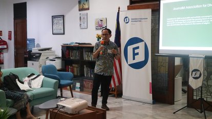 Representative of SEJUK was giving a presentation regarding their works.