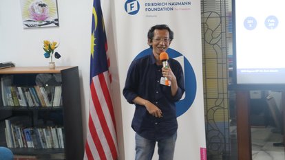 Representative of INDEKS was giving a presentation related to their works.