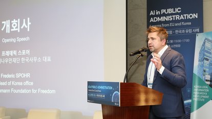 Frederic Spohr, Head of FNF Korea is giving a opening speech.