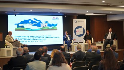 Nebenveranstaltung zum Thema „Erneuerbare Energien: Risiken und Chancen der zukünftigen transmediterranen Zusammenarbeit im Energiebereich“, die im IACE (Institut Arabe des Chefs d'Entreprise) in Zusammenarbeit mit ihnen stattfand.