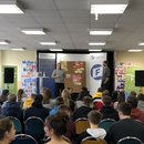 Foto: Ben Salomo vor Schülern