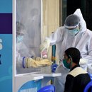 Coronatest am Kiosk in Indien