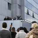 Albin Kurti auf einer Kundgebung, auf der seine Anhänger Solidarität mit dem ehemaligen Premierminister bekundeten. 