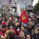 Demonstranten versammeln sich während eines Protestes gegen die Ergebnisse der Parlamentswahlen in Moskau, Russland, Samstag, 25. September 2021.