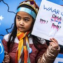 Protestierendes Mädchen in Amsterdam