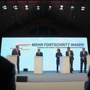 Christian Lindner, Parteivorsitzender der FDP (l-r), Olaf Scholz, SPD-Kanzlerkandidat und geschäftsführender Bundesfinanzminister, Annalena Baerbock, Bundesvorsitzende von Bündnis 90/Die Grünen, Robert Habeck, Bundesvorsitzender von Bündnis 90/Die Grünen, Norbert Walter-Borjans, Bundesvorsitzender der SPD und Saskia Esken, Bundesvorsitzende der SPD.