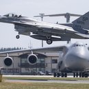 Ein Kampfflugzeug vom Typ F-16 der US Air Force startet von der US-Air Base Spangdahlem während der Luftwaffenübung «Air Defender 2023». An der Luftwaffenübung unter deutscher Führung nehmen bis zum 23. Juni 25 Nationen sowie die Nato teil. 