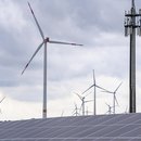 Windpark und großflächige Photovoltaik Anlag