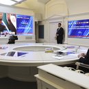 Der russische Präsident Wladimir Putin nimmt per Videokonferenz an einem außerordentlichen BRICS-Gipfel teil, während Chinas Präsident Xi Jinping auf dem Bildschirm zu sehen ist.