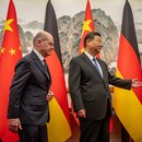 Bundeskanzler Olaf Scholz (SPD) wird von Xi Jinping, Staatspräsident von China, im Staatsgästehaus empfangen. 