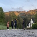 Penulis beserta peserta IAF lainnya berjalan di kawasan seminar