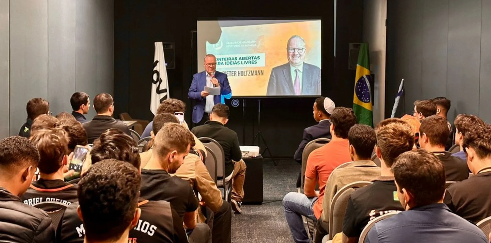 Cada vez mais jovens no Brasil se envolvem no ativismo político.