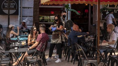 Der Bund will weitere Hilfen für die gebeutelte Wirtschaft beschließen. Für die Gastronomie soll die Mehrwertsteuer gesenkt werden. Auch Familien könnten mehr Unterstützung bekommen.