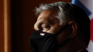 Premierminister Victor Orban mit Mund-Nasen-Schutz