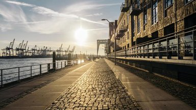 Sonnenuntergang am Hamburger Hafen
