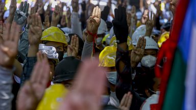 Anti-Putsch Demonstranten auf den Straßen von Yangon