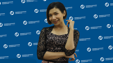 Foto 
  Aye Myat
 
  Mon
