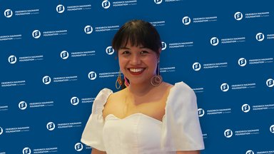 Foto 
  Danika
 
  Sarion
