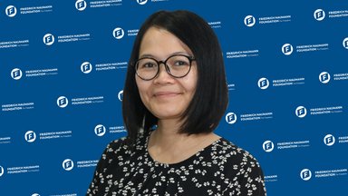 Foto 
  Vera Jasini
 
  Putri 
