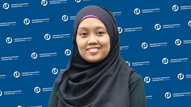 Foto 
  Yuni
 
  Winarni
