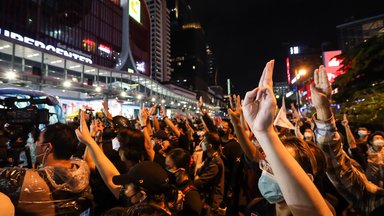 Pro-Demokratie Demonstranten demonstrieren am 31.10.2021 in Bangkok. Sie fordern die Abschaffung des lèse majesté Gesetzes,  eine Reform der Monarchie und die Freilassung politischer Gefangener. 