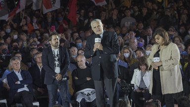 López Murphy, langjähriger Partner der FNF,  feiert seine Ergebnisse auf der ideologisch farbenprächtigen Liste von Juntos por el Cambio.