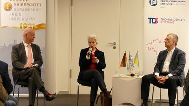 Prof. Dr. Stephan Bierling, Marie-Agnes Strack-Zimmermann und Generalkonsul Yuriy Yarmilko