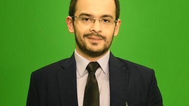 Foto 
  Waqar 
 
  Rizvi
