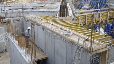 Arbeiten auf Großbaustelle, Rohbau