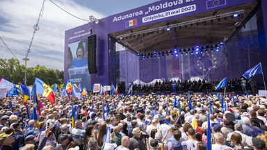 Around 75,000 Moldovans took part in a pro-European rally on Sunday, expressing their will for EU accession. 