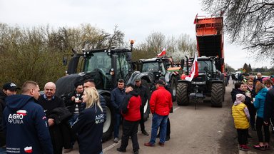 Polnische Bauern protestieren am 16. April 2023 an der polnisch-ukrainischen Grenze gegen ukrainische Getreideexporte. 
