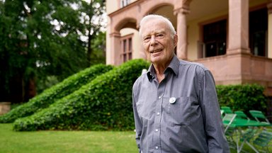 Robert S. Mackay war Executive Vice-President der American Chamber of Commerce in Germany.