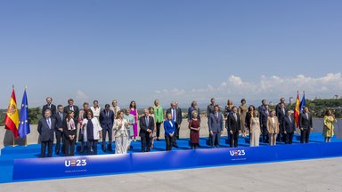 Commissioners of the European Union, headed by Ursula von der Leyen, arrive in Madrid to review the Spanish government's plans for its six-month Presidency of the EU Council. 