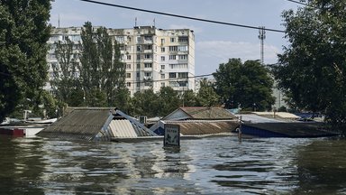 Blick auf ein überschwemmtes Stadtviertel in Cherson, Ukraine